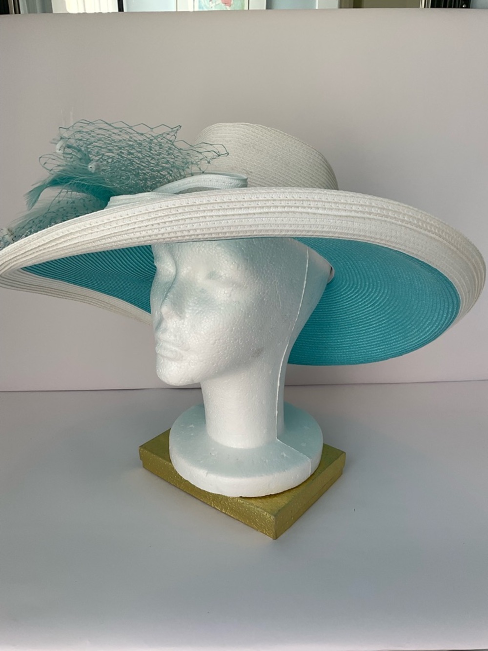 NWT August Accessories Freesia  Elegant Women's Wide-Brim Feathered Hat - Picture 3 of 7